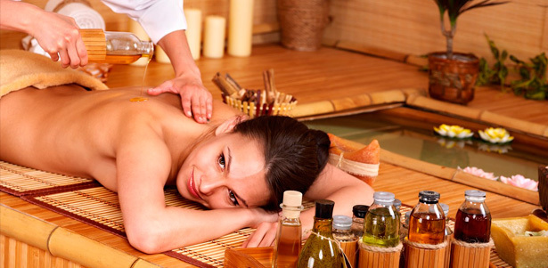Комплексные программы коррекции фигуры, spa-программы, а также индийский масляный массаж, испанский, шведский и другие виды массажа на выбор в Spa-салоне Bojoli. **Скидка до 76%**. Москва - kupikupon.ru Комплексные программы коррекции фигуры, spa-программы, а также индийский масляный массаж, испанский, шведский и другие виды массажа на выбор в Spa-салоне Bojoli. **Скидка до 76%**