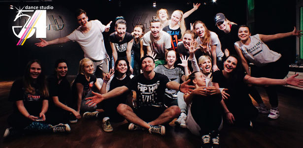 Занятия танцами в студии современной хореографии 54 Dance Studio: 8, 16, 24 или 32. **Скидка до 75%**. Москва - kupikupon.ru Занятия танцами в студии современной хореографии 54 Dance Studio: 8, 16, 24 или 32. **Скидка до 75%**
