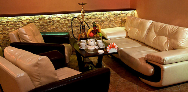 **Скидка 50%** на всё меню, барную карту и паровые коктейли в Est-Caffe. Цезарь с курицей, королевские креветки на мангале, свежевыжатые соки, фирменные лимонады и не только. Москва - kupikupon.ru **Скидка 50%** на всё меню, барную карту и паровые коктейли в Est-Caffe. Цезарь с курицей, королевские креветки на мангале, свежевыжатые соки, фирменные лимонады и не только