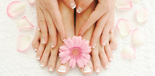 Европейский маникюр и педикюр с покрытием Shellac, Vinylux или OPI + массаж рук в салоне красоты «Ирис». **Скидка до 78%**. Москва - kupikupon.ru Европейский маникюр и педикюр с покрытием Shellac, Vinylux или OPI + массаж рук в салоне красоты «Ирис». **Скидка до 78%**