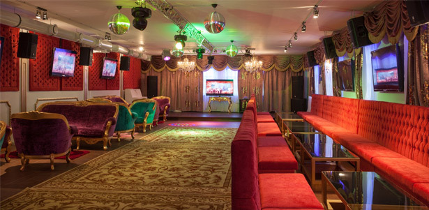 **Скидка 50%** на все меню кухни и напитки в новом караоке-lounge VS + чайник чая в подарок. Москва - kupikupon.ru **Скидка 50%** на все меню кухни и напитки в новом караоке-lounge VS + чайник чая в подарок