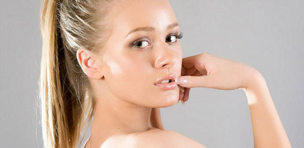 Испанский массаж лица, альгинатная маска, ретиноловый или поверхностный химический пилинг в салоне красоты «Астрея» со **скидкой 50%**