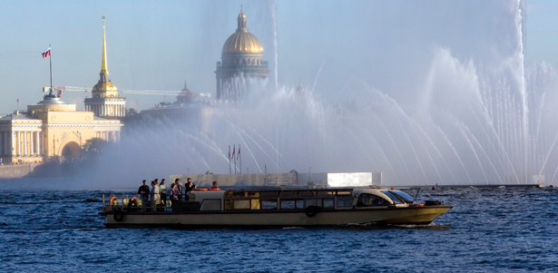 Дневные и ночные прогулки на теплоходе по каналам Санкт-Петербурга от компании «Мечта». **Скидка до 65%**