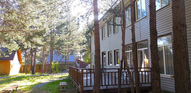 Уик-энд для двоих или компании до 4 человек в загородном клубе «У’Дачный» в Свердловской области: завтраки, баня, Wi-Fi, игристые напитки и не только! **Скидка до 57%**