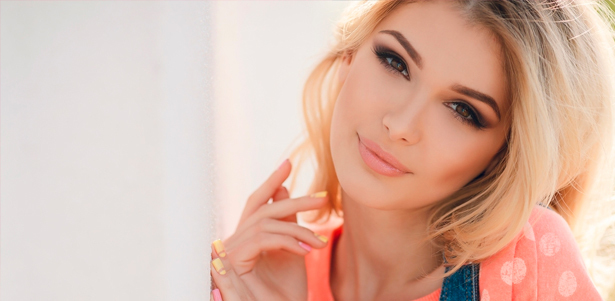 Увеличение и увлажнение губ, формирование скул, подтяжка век и области вокруг глаз, контурная пластика лица и другие услуги в салоне красоты «Руми». **Скидка до 80%**