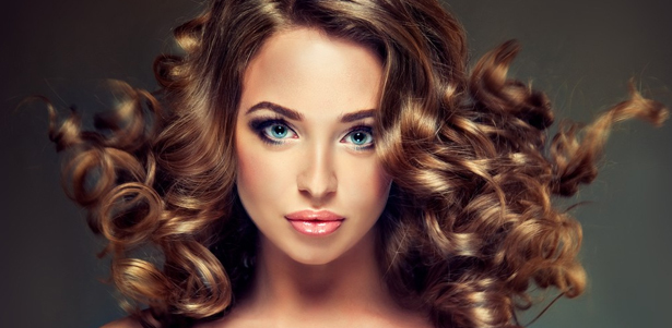 Комплексная программа «День красоты» для женщин в салоне красоты «VIP-персона»: стильная стрижка, вечерняя прическа, маникюр, коррекция бровей и не только! **Скидка до 81%**