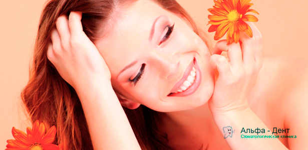 Ультразвуковая чистка зубов, снятие налета методом AirFlow, лечение кариеса с установкой пломбы, отбеливание Opalescence или Amazing White и реставрация зубов в стоматологической клинике «Альфа-Дент». **Скидка до 86%**