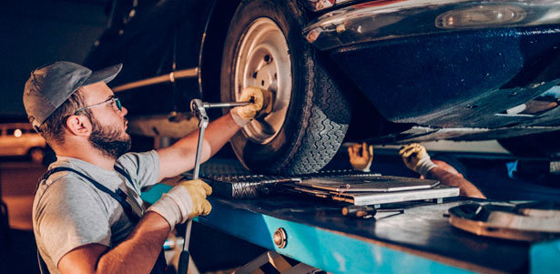 Шиномонтаж и балансировка колес от R13 до R21 в сети шиномонтажных мастерских. **Скидка до 70%**