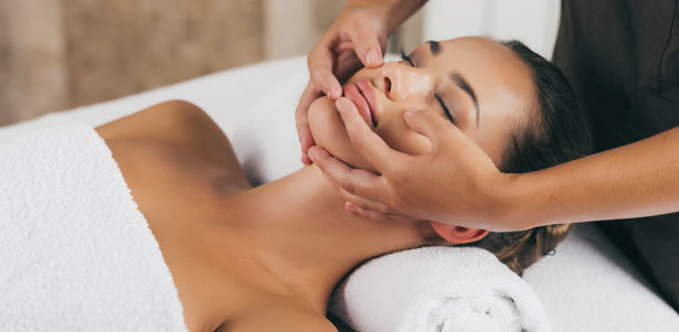 Буккально-пластический, скульптурный или хиромассаж лица в салоне красоты Aloya’s. **Скидка до 60%**