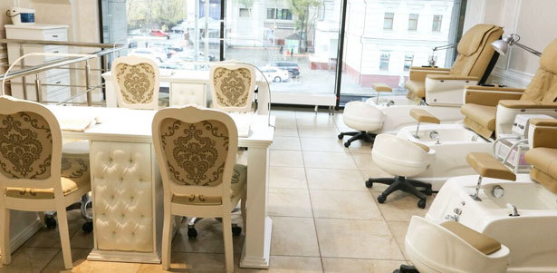 Классический или европейский маникюр и педикюр + нанесение стойкого гель-лака в студии красоты Nurisha Beauty Studio на «Бауманской». **Скидка до 67%**