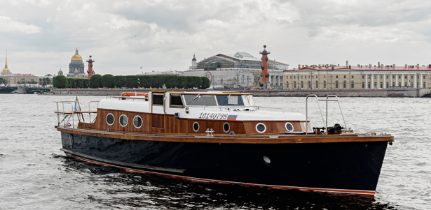 Аренда катера «Новик» для компании до 11 человек в сопровождении капитана от компании «Аренда яхты в Санкт-Петербурге». **Скидка до 50%**