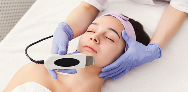 Ультразвуковая, механическая или комбинированная чистка, пилинг на выбор, а также испанский массаж лица в «Студии красоты на "Тульской"». **Скидка до 66%**