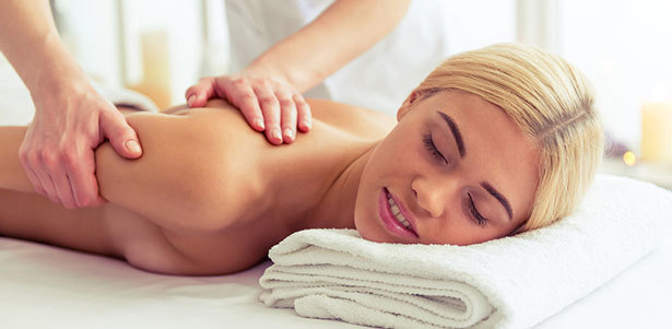 1 или 2 сеанса балийского, гавайского, индийского или тайского расслабляющего ойл-массажа в массажном салоне Harmony. **Скидка до 61%**