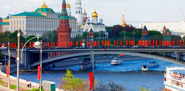 Круговая прогулка на теплоходе по центру Москвы от парка «Зарядье» от судоходной компании «Речные линии». **Скидка 10%**