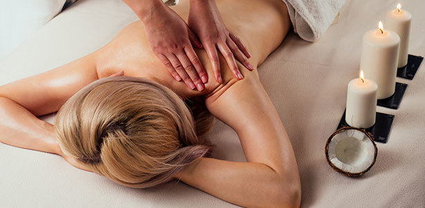 **Скидка до 56%** на чистку лица, пилинг, распаривание в кедровой фитобочке, спа-программы, а также на классический, антицеллюлитный, спортивный, медовый и лимфодренажный массаж в студии «Феникс»