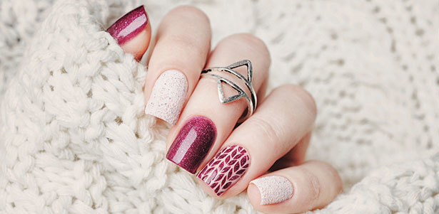 Маникюр и педикюр без покрытия или с гель-лаком в студии ногтевого сервиса «Леди Д». **Скидка до 80%**