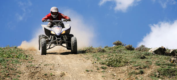 30 или 60 минут катания на одном или двух квадроциклах у горы Волчиха и на Калиновке. Профессиональное снаряжение и вводный инструктаж. Один купон действует на компанию до 4 человек! **Скидка до 57%**