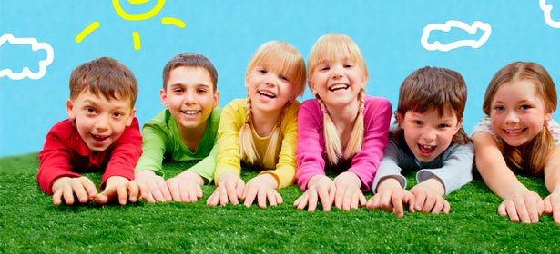 Яркие каникулы в городском детском лагере от творческого клуба «КИВИ»: сюжетные игры, обучающие и познавательные мастер-классы, экскурсии, игры на свежем воздухе + удобный график работы. **Скидка 76%**