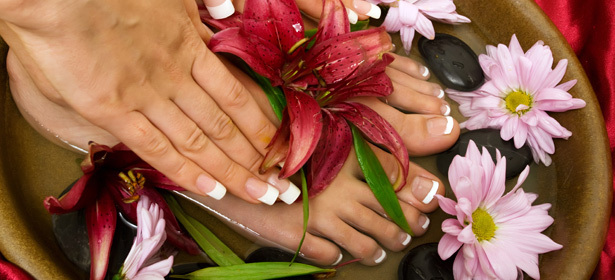 Классический или европейский маникюр и педикюр с биогелевым покрытием в салоне красоты «Визит». **Скидка до 73% + скидка 30%** на все услуги салона