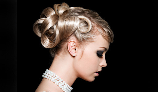 Ах, эта свадьба, свадьба... Свадебная или вечерняя прическа со <b><font color="#759300">скидкой 61%</font></b> от агентства ярких впечатлений «Коломбина» позволяет сэкономить <b><font color="#759300">1525 рублей!</font></b>