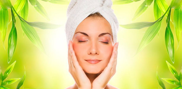 1 или 3 сеанса лазерного омоложения кожи лица, шеи, зоны декольте в «Клинике Омоложения». **Скидка до 81%**