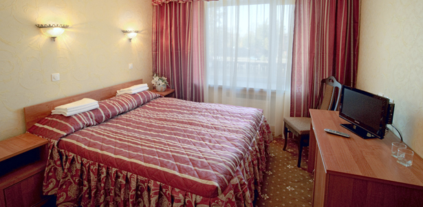 Отдых для двоих в отеле «Домик у причала»: 2 или 3 дня проживания, spa-программы, поздний выезд, завтраки и не только. **Скидка до 58%**