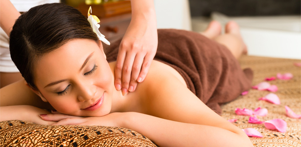 Королевская SPA-программа Thai dream в салоне красоты «Леди»: общий массаж всего тела с антицеллюлитным эффектом, нежный скраб-пилинг, водорослевое обертывание и не только. 1, 3, 5 или 10 сеансов **со скидкой до 73%**