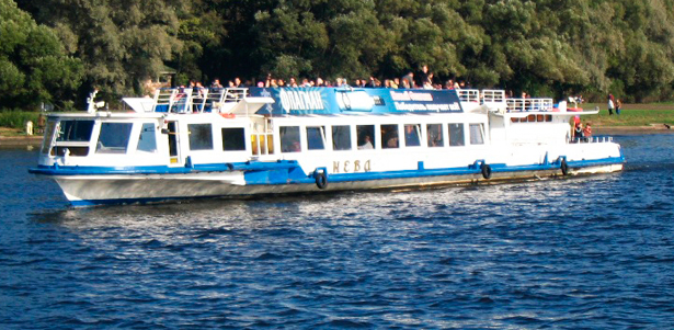 Планируй отдых уже сегодня! Дневная экскурсия или романтическая ночная прогулка по рекам Санкт-Петербурга на комфортабельных теплоходах от компании «ПетроКейтеринг». **Скидка до 68%**
